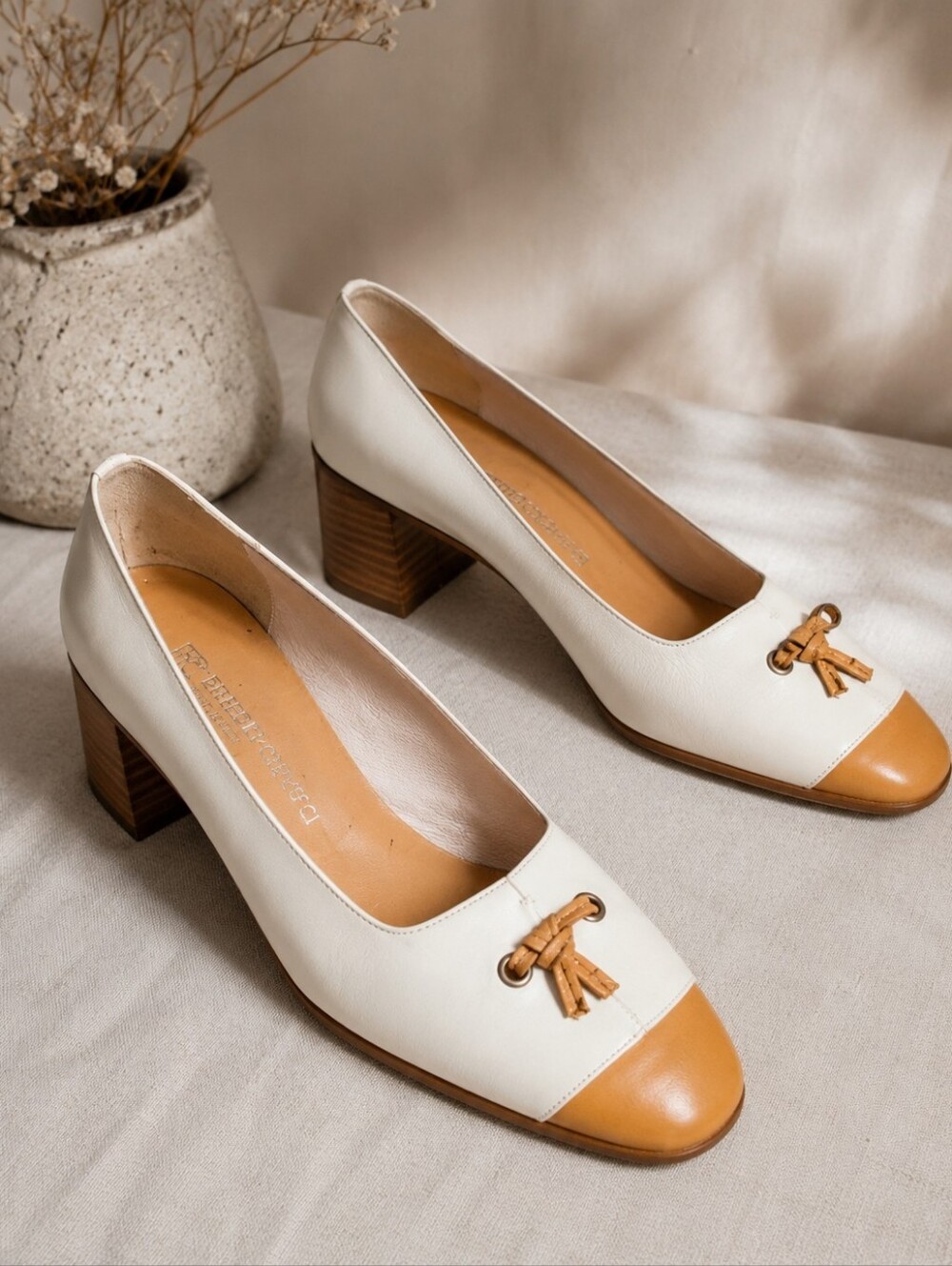 ROBERTO CAPUCCI Italian Leather Heels Ivory Cognac Old Money Size 6